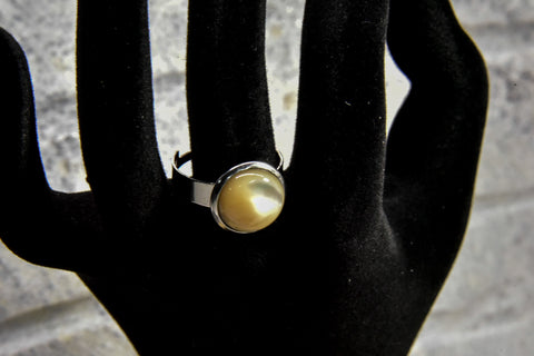 Ring - Translucent Cream Cabochon